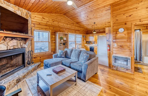 Blue Ridge Cabin | Blue Ridge Cabin-Hot Tub, Fire Pit with Free Firewood