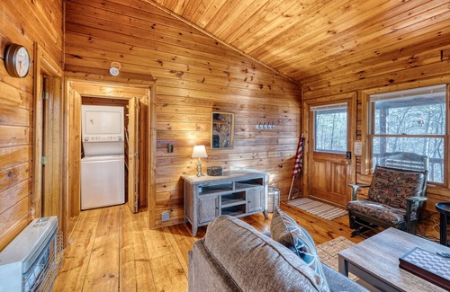 Blue Ridge Cabin | Blue Ridge Cabin-Hot Tub, Fire Pit with Free Firewood