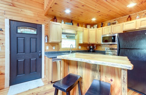 Blue Ridge Cabin | Blue Ridge Cabin Rental w/Deck & Screened Porch!