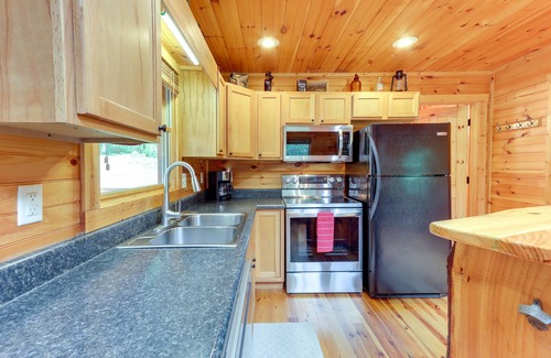Blue Ridge Cabin | Blue Ridge Cabin Rental w/Deck & Screened Porch!