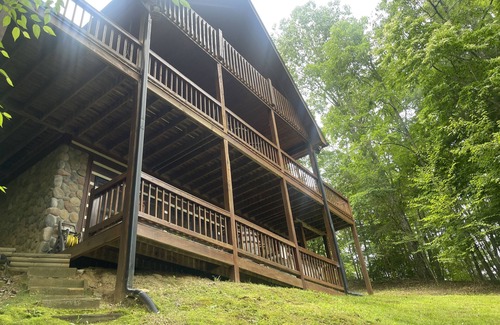 Mineral Bluff Cabin | BLUE RIDGE CABIN with VIEWS, fireplace, hot tub, pool table, and foosball.