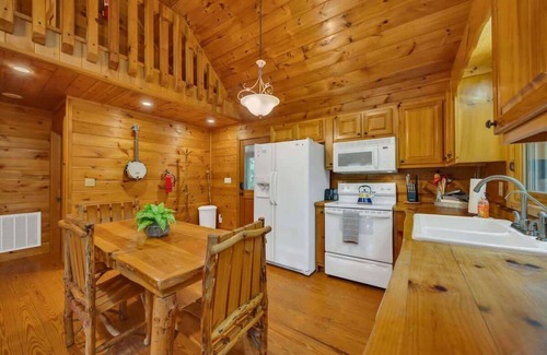 Blue Ridge House | Blue Ridge Hideaway | Hot Tub + Forest Views