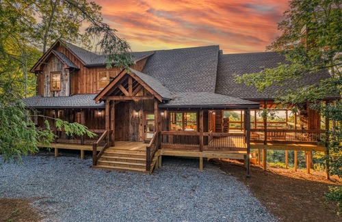 Mineral Bluff Cabin | Blue Ridge Luxury Cabin with Sunset Views