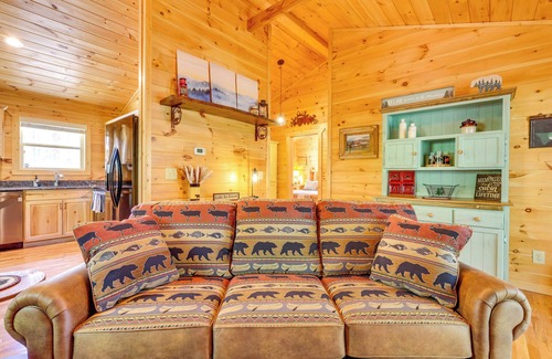 Murphy Cabin | Blue Ridge Mountain Cabin Rental w/Fire Pit!