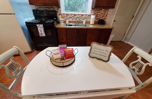 Newland Cottage | Blue Ridge Mountain Cottage~1 minute from Parkway!