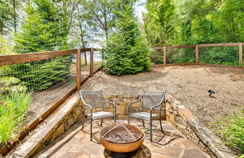 Fletcher House | Blue Ridge Mountain Home with Sunroom Pets Welcome