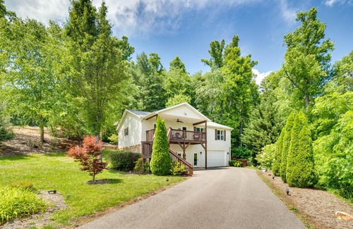 Fletcher House | Blue Ridge Mountain Home with Sunroom Pets Welcome