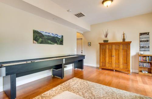 Fletcher House | Blue Ridge Mountain Home with Sunroom Pets Welcome