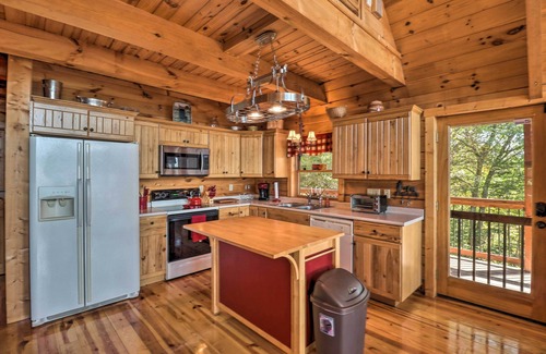 Sylva Cabin | Blue Ridge Mtns Cabin w/Hot Tub, Grill & Views!