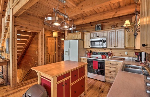 Sylva Cabin | Blue Ridge Mtns Cabin w/Hot Tub, Grill & Views!