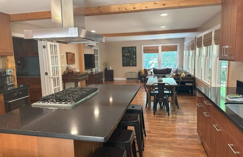 Boone House | Blue Ridge Pkway:Chef kitchen,Fenced YardPlayground,Hottub,5bdrms, 4public rooms