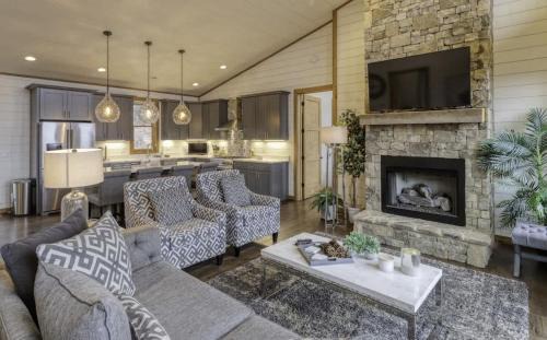 Mineral Bluff House | Blue Ridge - Pool - Hot Tub - Views