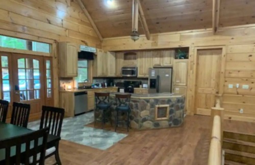 Morganton Cabin | Blue Ridge Treetop Mtn Luxury Lodge & Gameroom