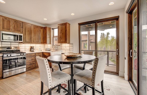 Silverthorne Condo | Blue River Flats in Silverthorne, amazing location and panoramic mountain views