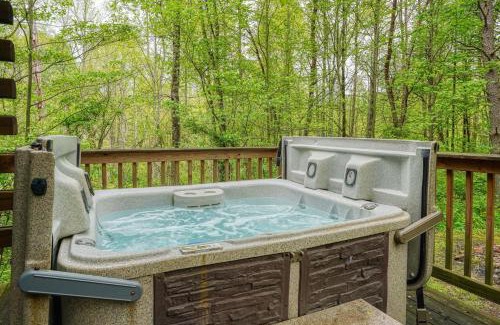 Logan House | Blue Rose Cabins - Cozy Cabin