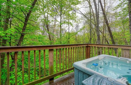 Logan House | Blue Rose Cabins - Wildwoods Cabin