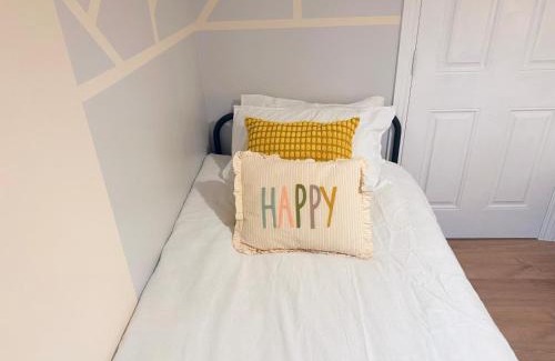 Wembley Central Apartment | Blue Rose