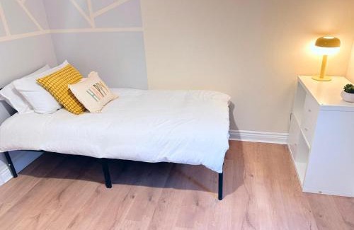 Wembley Central Apartment | Blue Rose