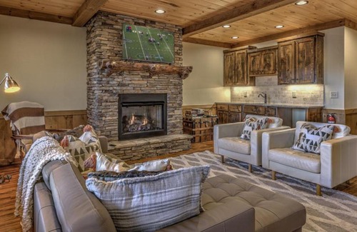 Cherry Log House | Blue's Ridge