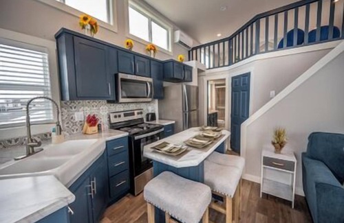 Fredericksburg Cottage | Blue Sapphire - 195