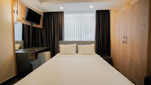 Side Hotel | Blue Serenity Hotel