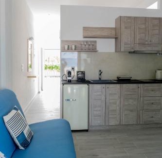 Pefki Apartment | Blue Side Studios