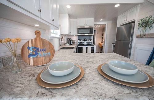 Fredericksburg Cottage | Blue Skies - 041