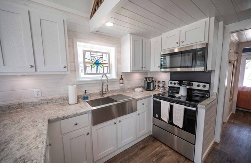Fredericksburg Cottage | Blue Skies - 041