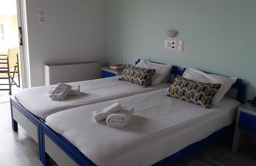 Agia Marina Hotel | Blue Sky Hotel Family Apartment with sea view & pool