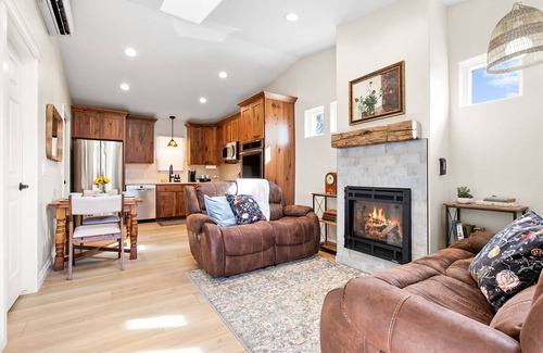 Central Colorado Springs House | Blue Spruce-Close to DT-Hot Tub-Newly Remodeled