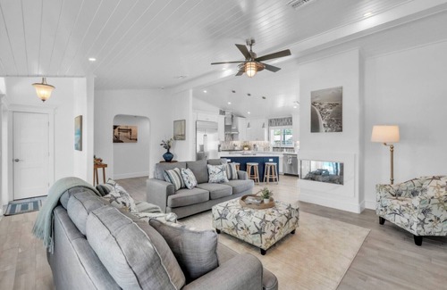 Holmes Beach House | Blue Tides by Beach Boutique Rentals
