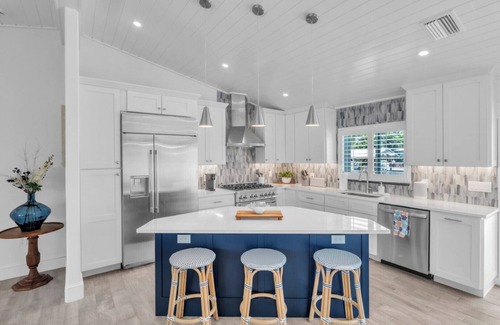 Holmes Beach House | Blue Tides by Beach Boutique Rentals