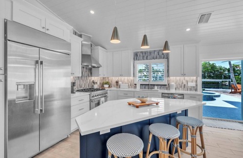 Holmes Beach House | Blue Tides by Beach Boutique Rentals