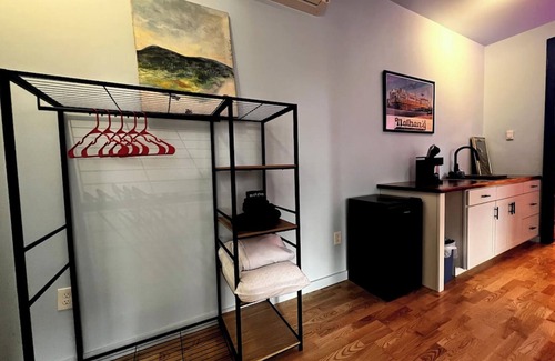 Kingston Apartment | Blue Velvet 1 Bedroom 1 Bath