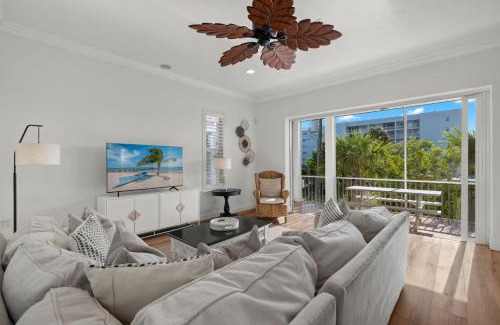 Fort Myers Beach House | Blue View by Sun Palace Vacations