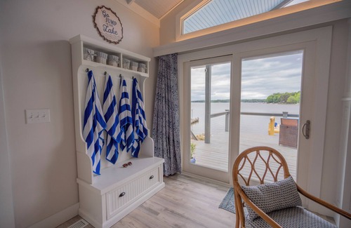 Southmont House | Blue View charming lakeside cottage with large deck and beautiful lake views