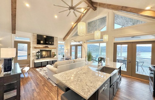 Cedar Bluff House | "Blue w/a View"" - Brand new luxury home with hot tub, fire pit, kayaks, & FUN!
