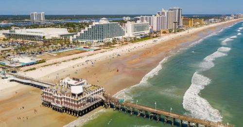 East Daytona Apartment | Blue Wave Retreat on beach Strip