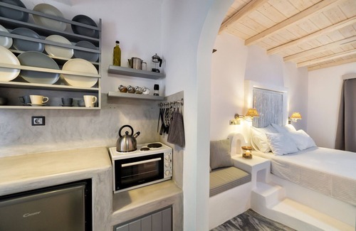 Drios Hotel | Blue Waves Suites & Apartments To Kyma