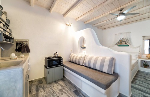 Drios Hotel | Blue Waves Suites & Apartments To Kyma