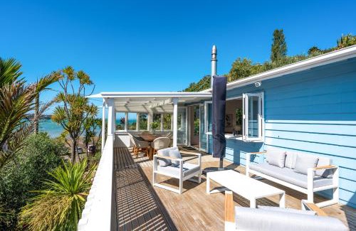 Surfdale House | Bluebelle - Stay Waiheke