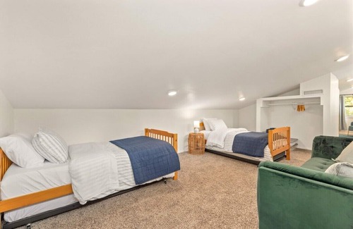 Lowell House | Blueberry Hill Lake House-Cottage at Beaver Lake