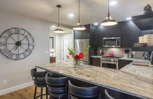River West House | Bluebird Day - Deschutes Bungalow