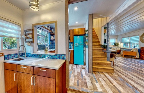 Cedar Glen Cottage | Bluebird Day Getaway!