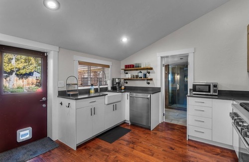 Old Bend House | Bluebird Day - Lakewood Cottage