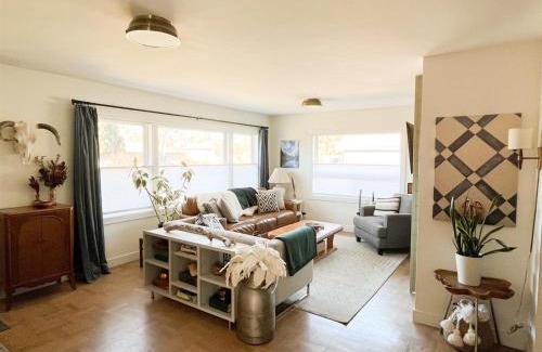 Orchard District House | Bluebird Day - Pilot Butte Pad
