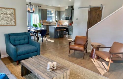 Century West House | Bluebird Day - River Trail House