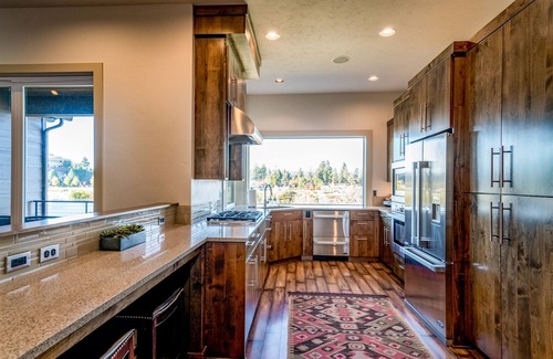 Southern Crossing House | Bluebird Day - Smokestack River House