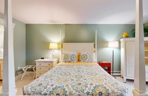 Edgecomb Apartment | Bluebird Haven - Upper