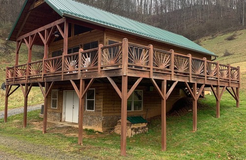 Marshall Cabin | Bluebird lane Farm Cabin